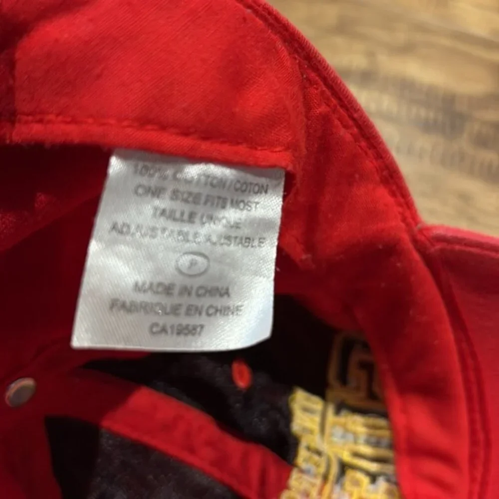 Red University of Guelph Cap - Picture 3 of 4